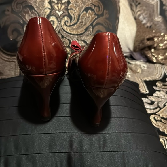 Ferragamo patent wedges Wine color, is closer than the red. - Picture 6 of 8